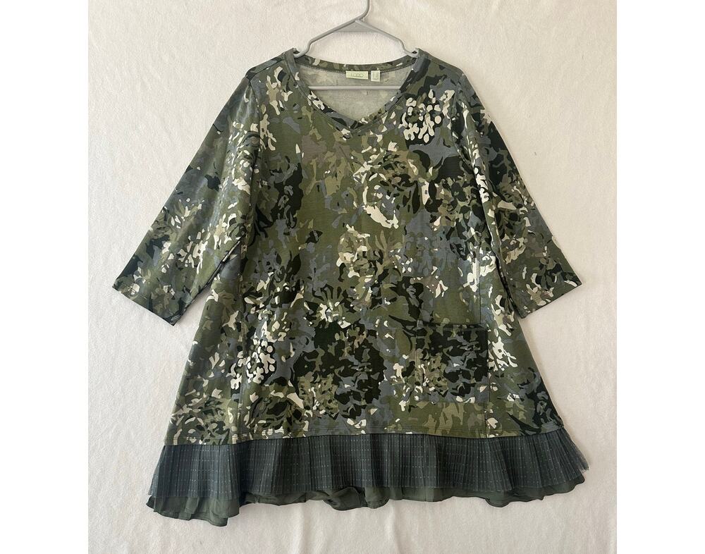 Logo Lounge Lori Goldstein Green A-Line Top 1X Contrast Hem Pocket